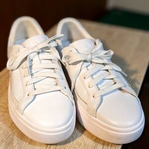 Kizik Women's Vegas Leather Sneakers- Women's size 6